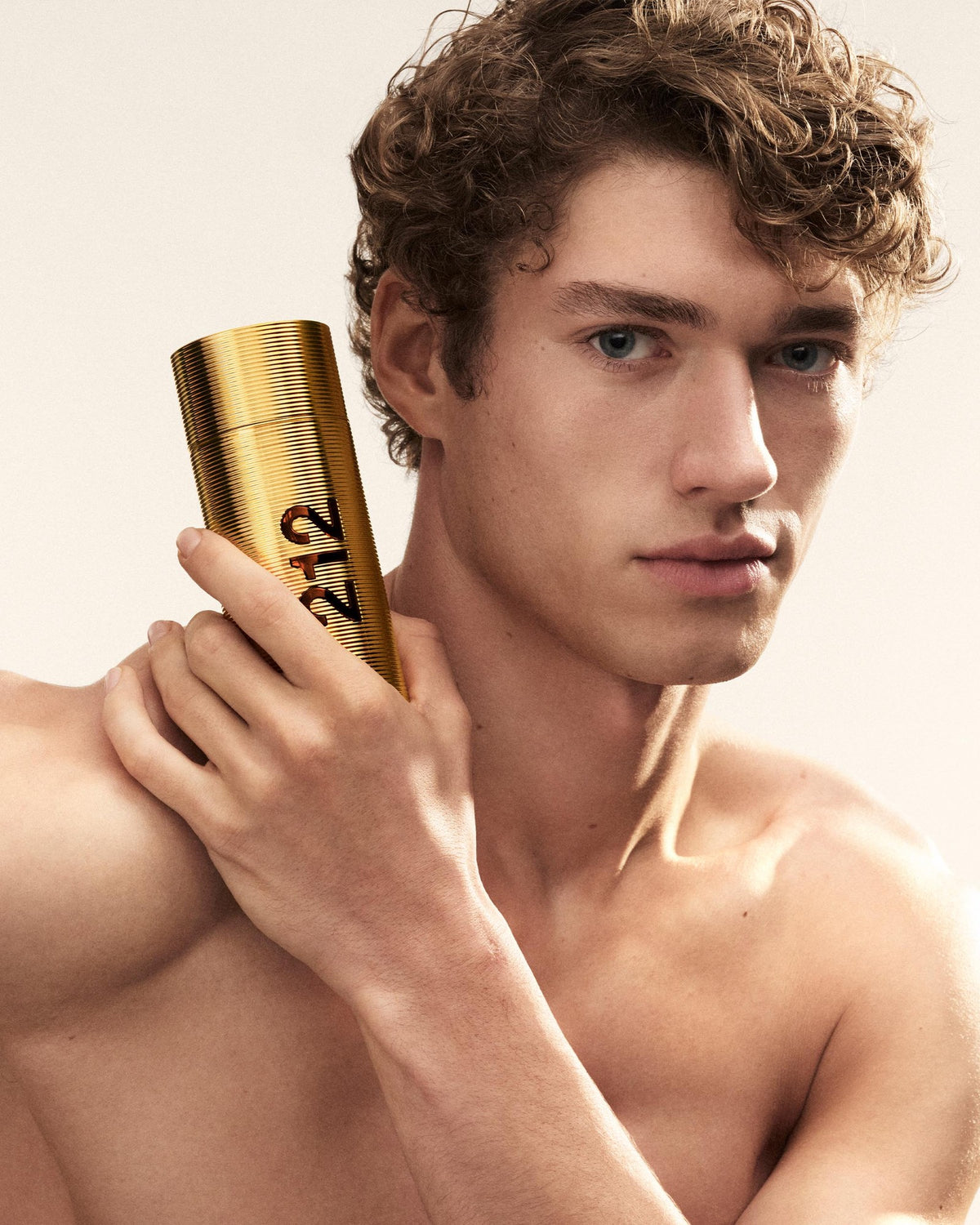 Carolina Herrera 212 Men Parfum — foto oficial 2